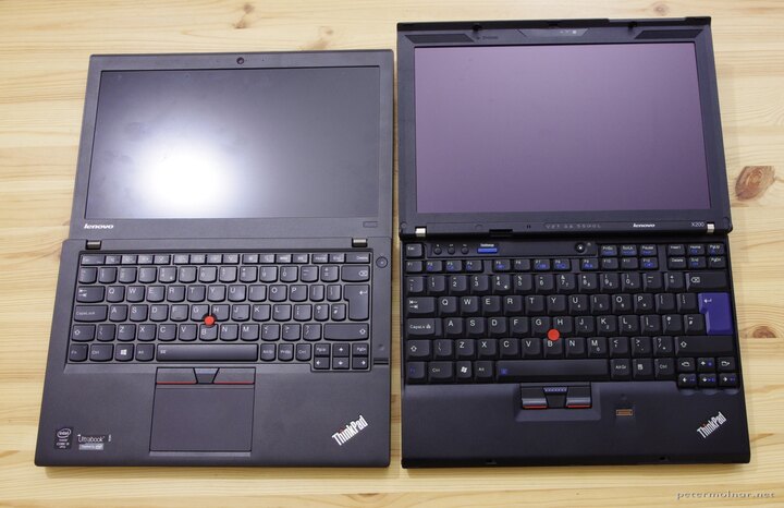 ThinkPad X200: right vs X250: left, full view