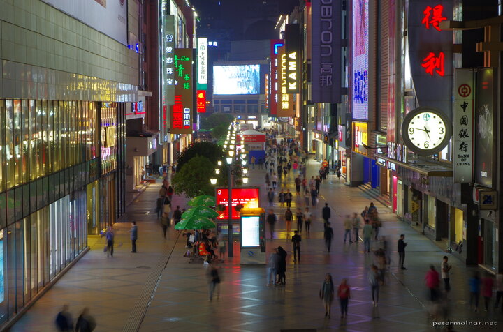 Late night shopping street in Chendgu during the
night