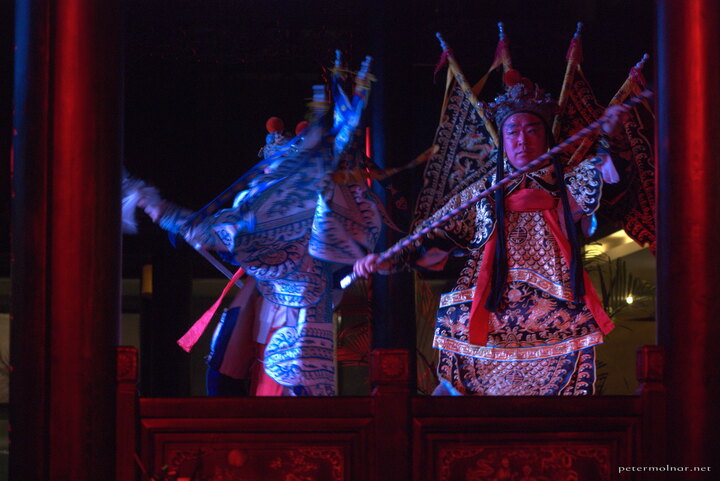 Mini Sichuan Opera with the Hot
Pot