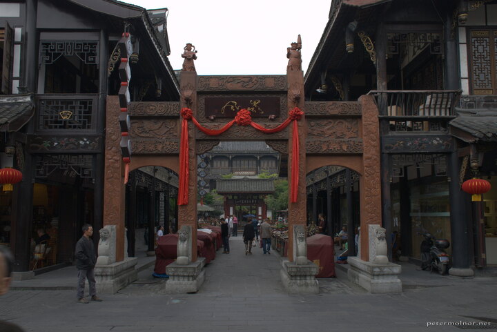 Wenshu Fang gate in Chengdu