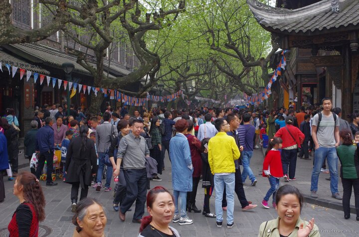 Dujiangyan main street very crowded with tourists