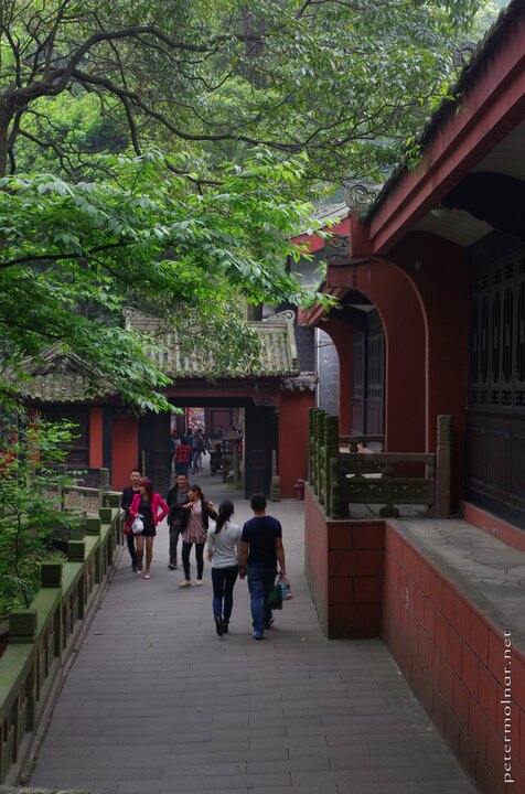 Dujiangyan Scenic Area - ancient passages through
monasteries