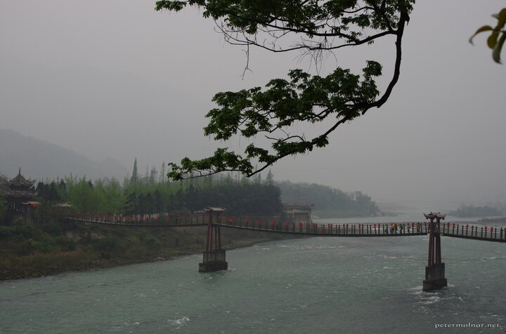 Anlan Bridge and the irigation system in
Dujiangyan