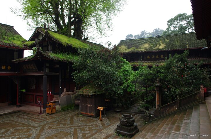 Inside one of the temples on Qingcheng