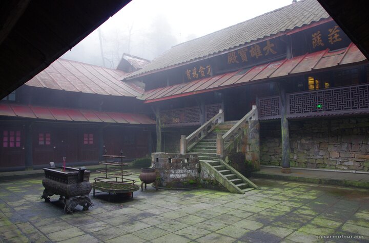 The inner garden of the monastery we slept at at Mount
Emei