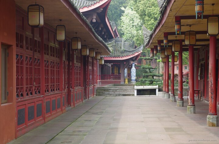 mount_emei_145.jpg A passage in the Wannian Temple