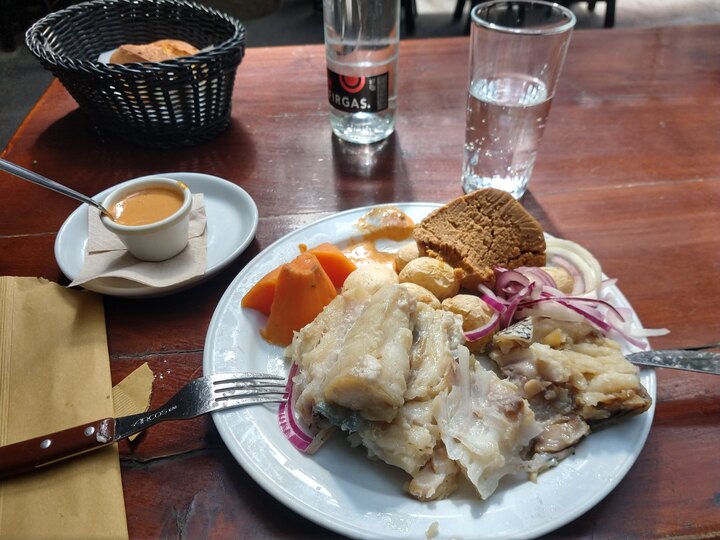 I ate at Restaurant Tagoror, and, as mentioned before, I got fish, again. because there was a weekend only menu, so I thought this is the local equivalent of a Sunday roast, why not. The lesson I learnt is to stick to fresh, grilled fish on the seaside instead. The gofio was very nice though.